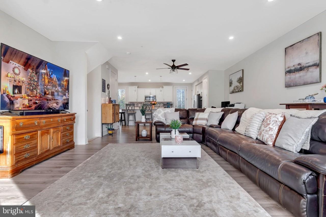 8353 Amber Beacon Cir - Photo 5 of 23