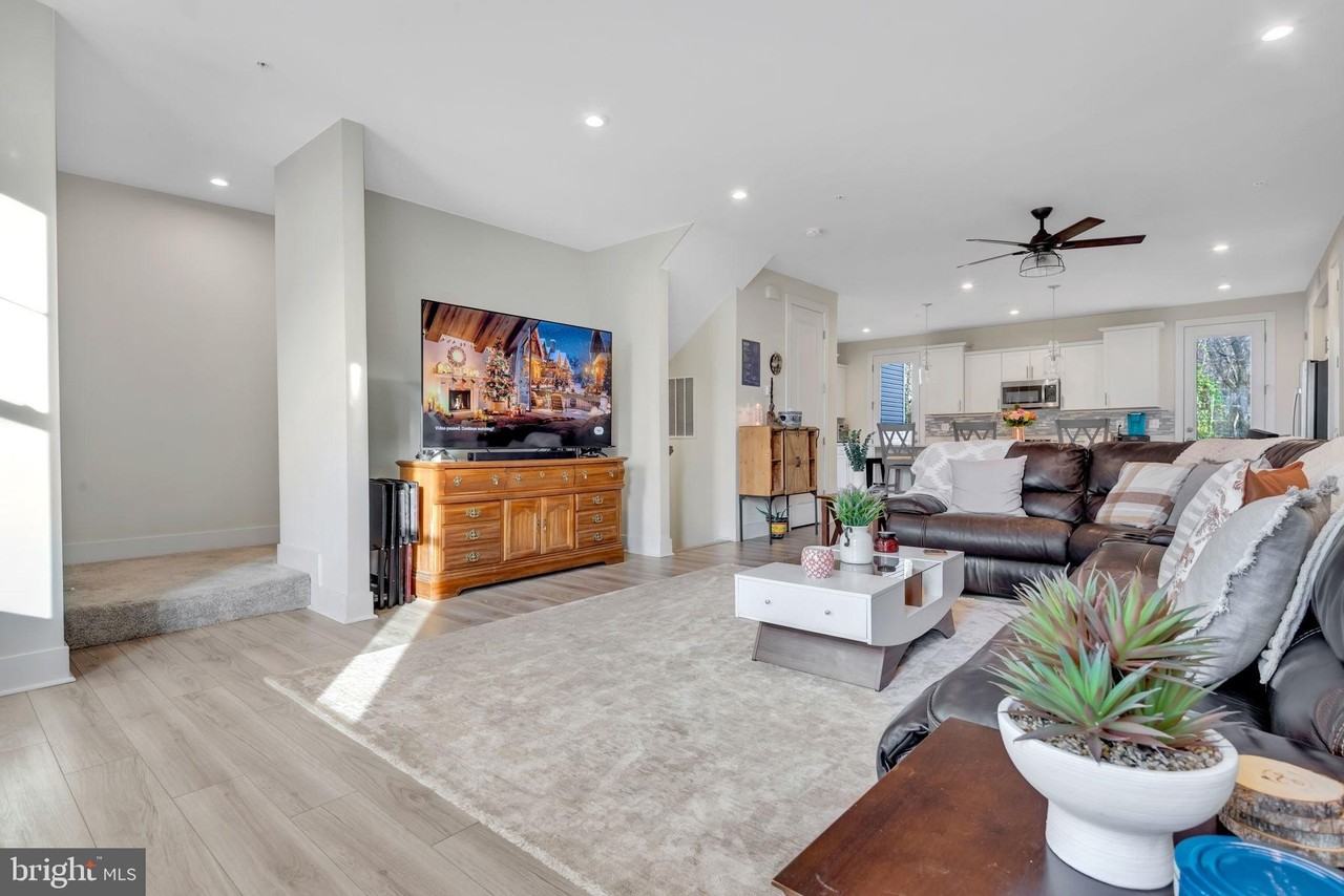 8353 Amber Beacon Cir - Photo 6 of 23