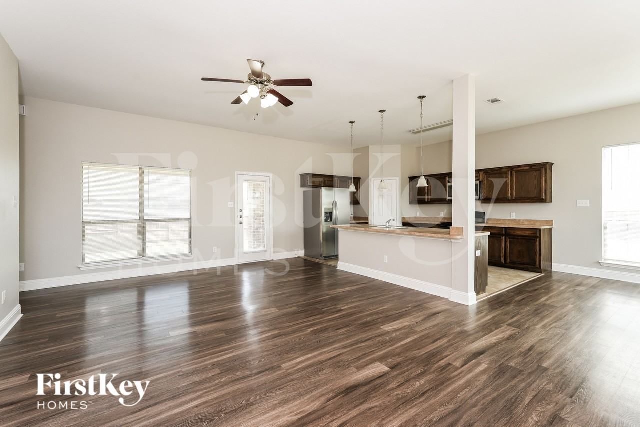 15635 Gatsby Ln - Photo 2 of 19