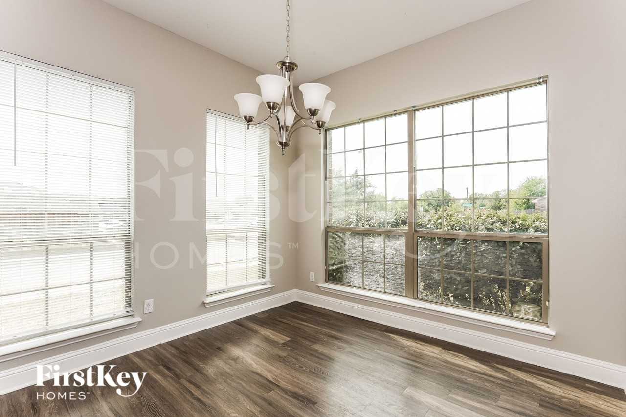 15635 Gatsby Ln - Photo 5 of 19