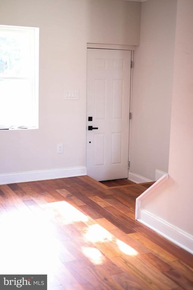 223 N Milton Ave - Photo 3 of 41