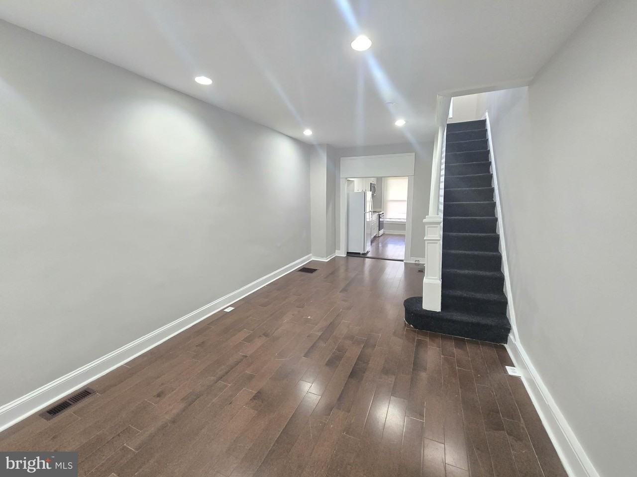 402 N Curley St - Photo 3 of 11