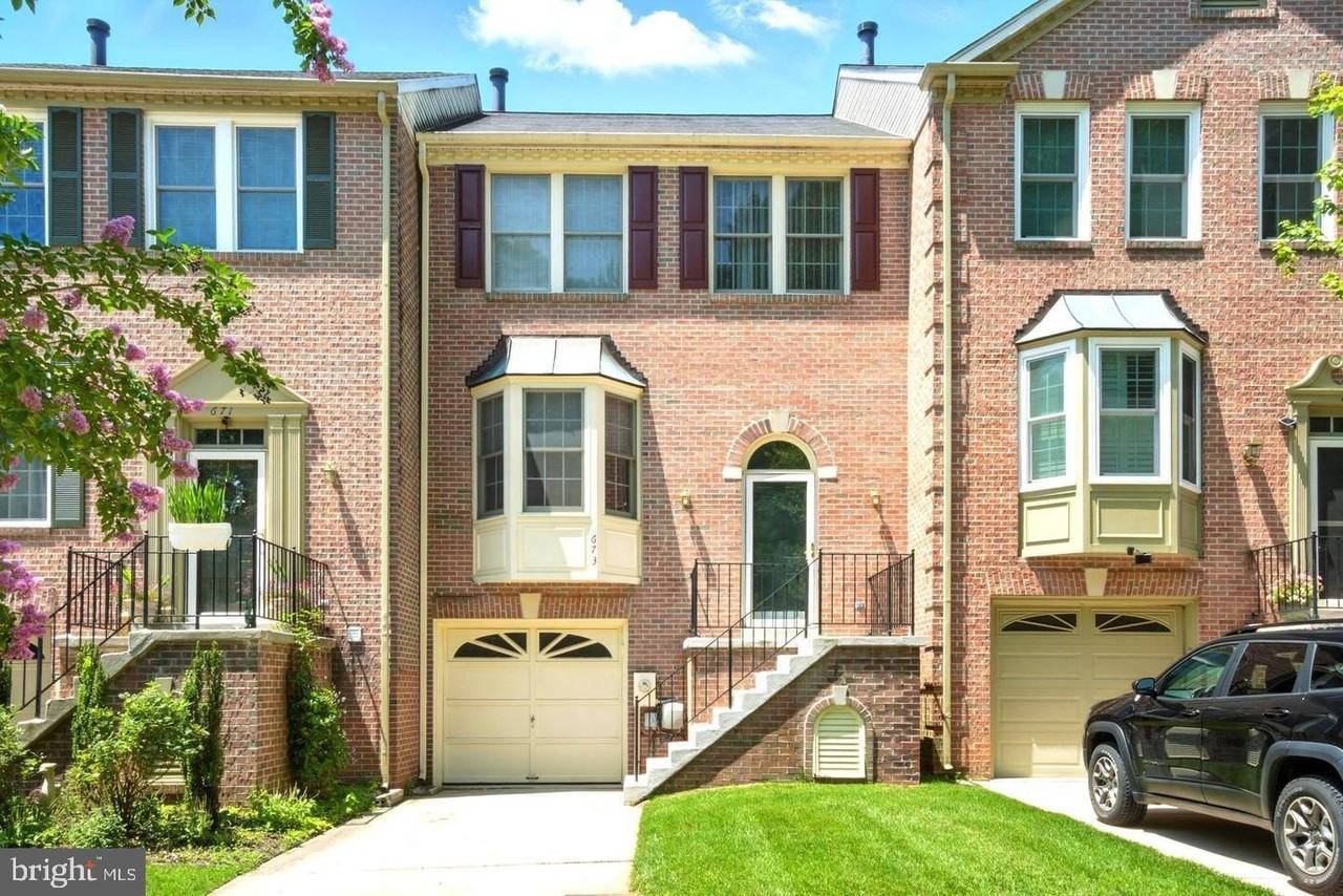 673 Budleigh Cir - Photo 2 of 26