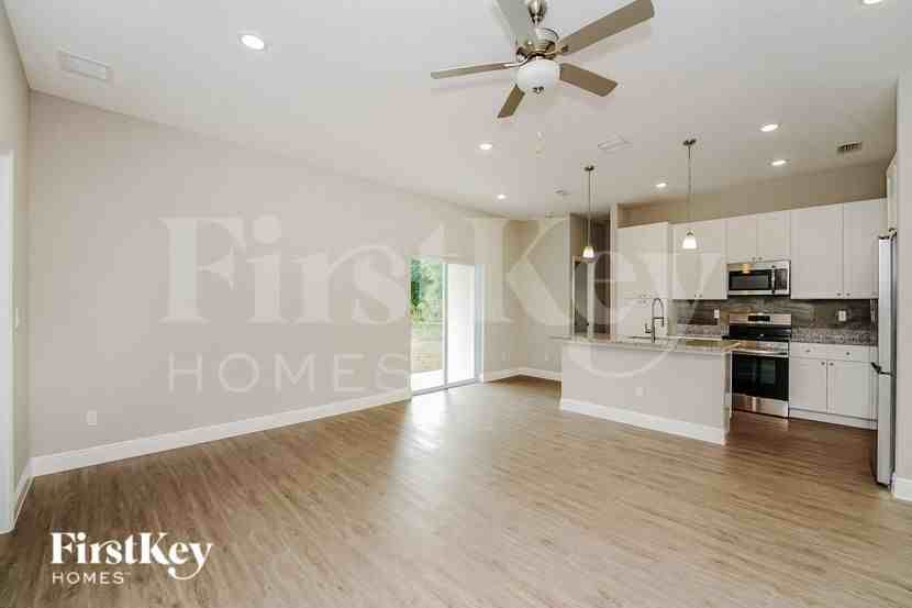 2867 Tivoli Ave Se - Photo 3 of 16