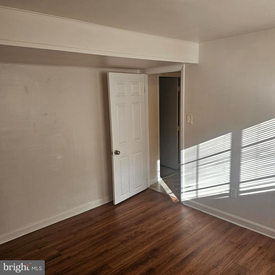 616 Hollywood Ave - Photo 2 of 9