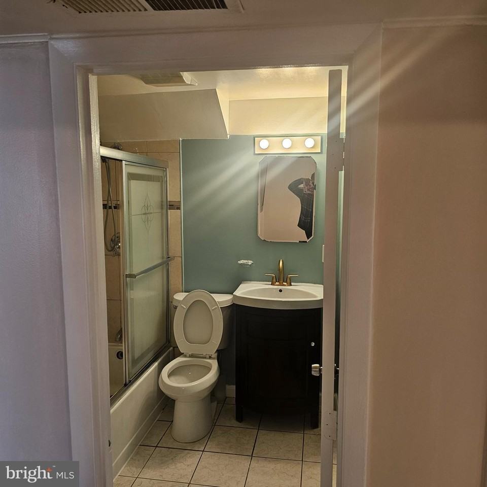 616 Hollywood Ave - Photo 4 of 9