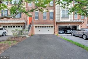 featured image of 4238 Chariot Way