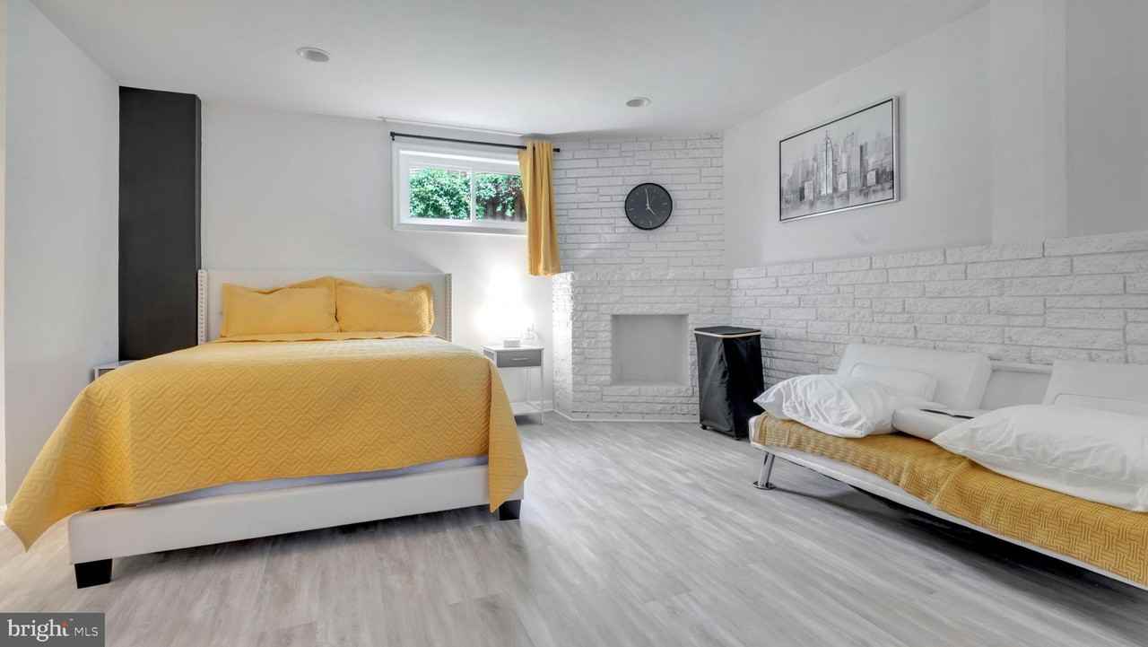 1604 Woodhill Ct - Photo 4 of 19