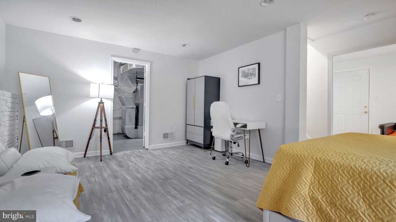 1604 Woodhill Ct - Photo 5 of 19