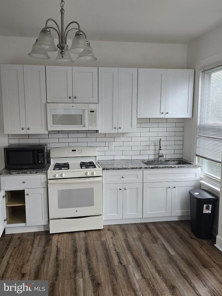 5017 Penn St - Photo 4 of 9