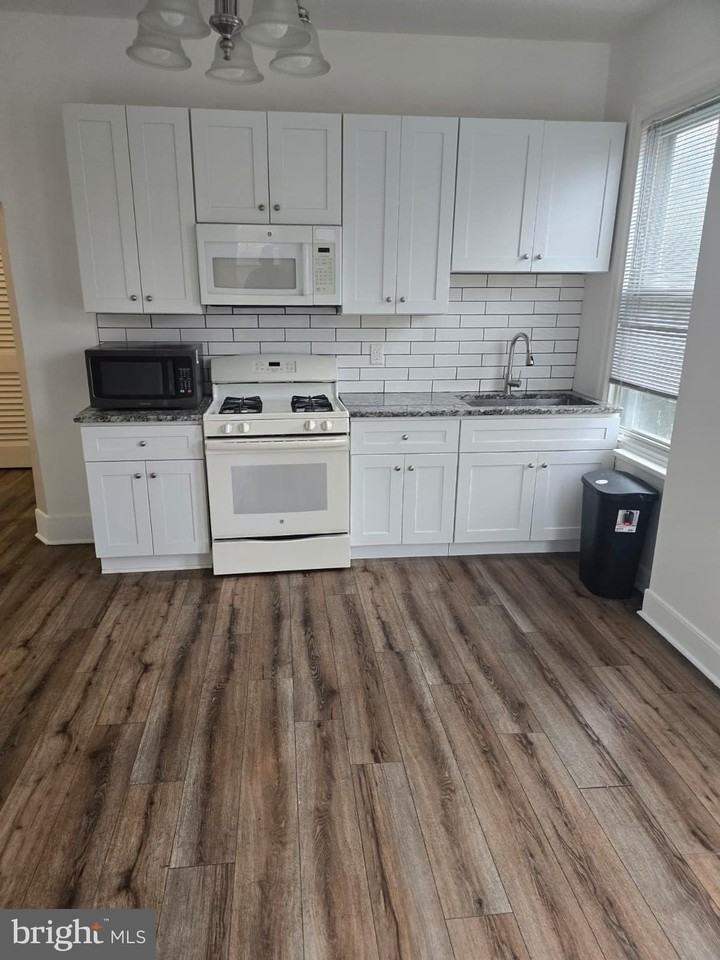 5017 Penn St - Photo 5 of 9