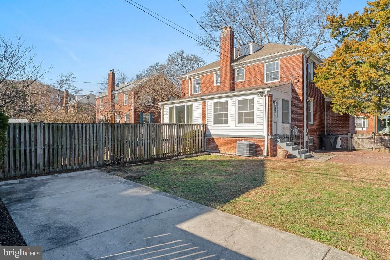 2100 27th St S - Photo 3 of 42