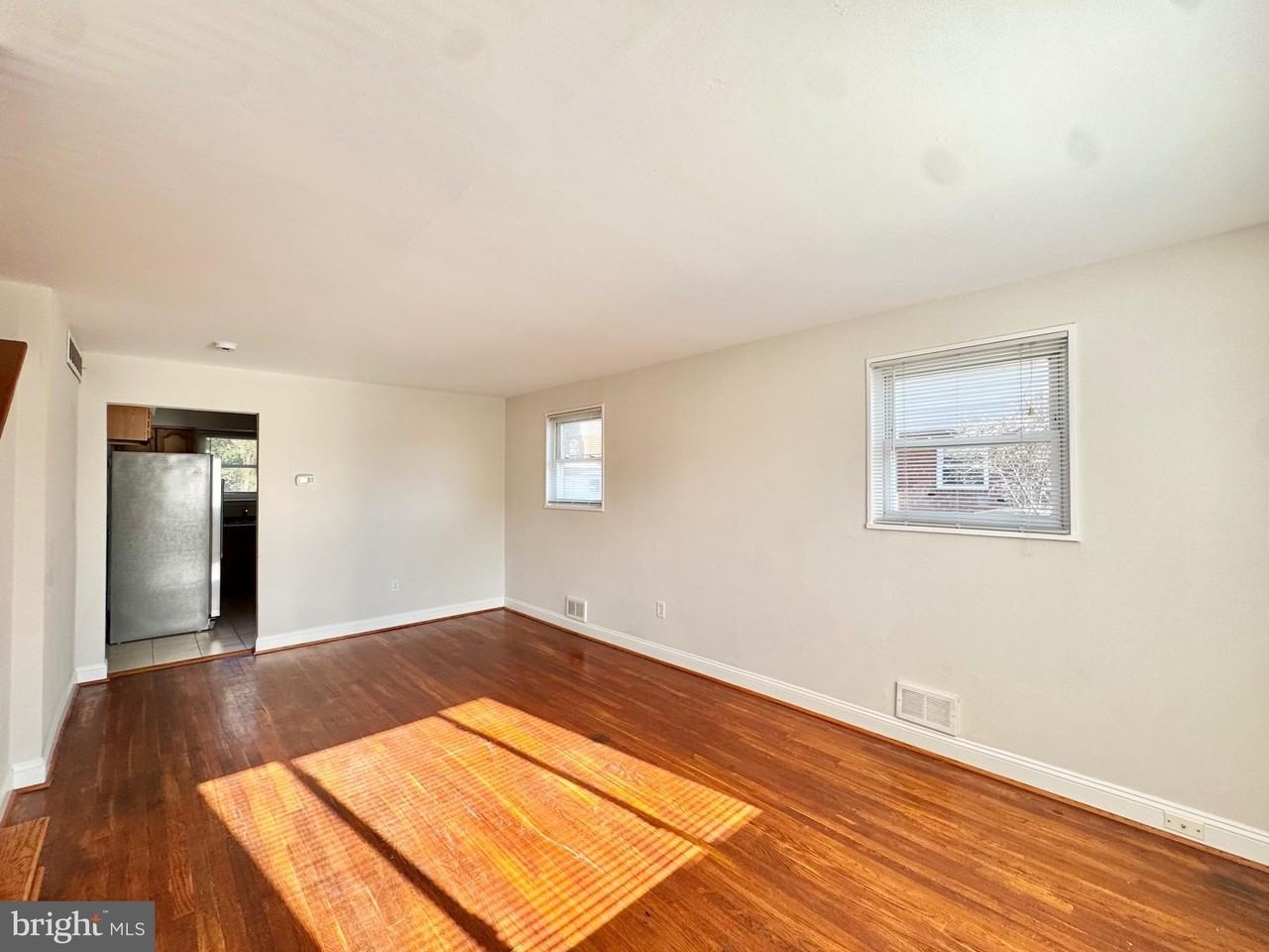 3927 Vermont Ave - Photo 6 of 29