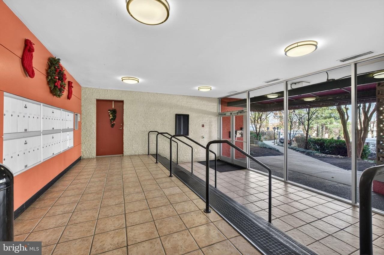 16 S Van Dorn St Apt 506 #506 - Photo 3 of 32