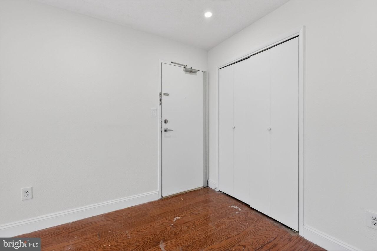 16 S Van Dorn St Apt 506 #506 - Photo 5 of 32