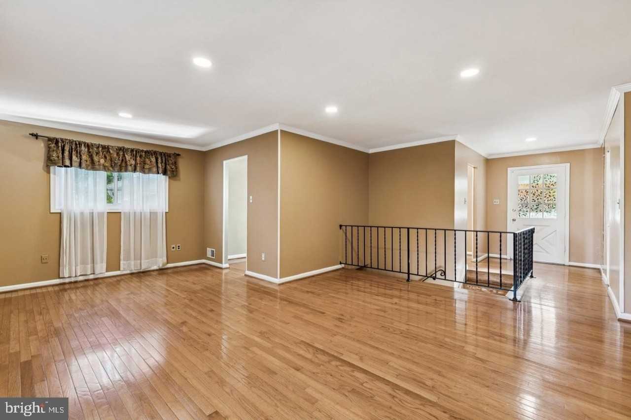 7714 Arlen St - Photo 3 of 24