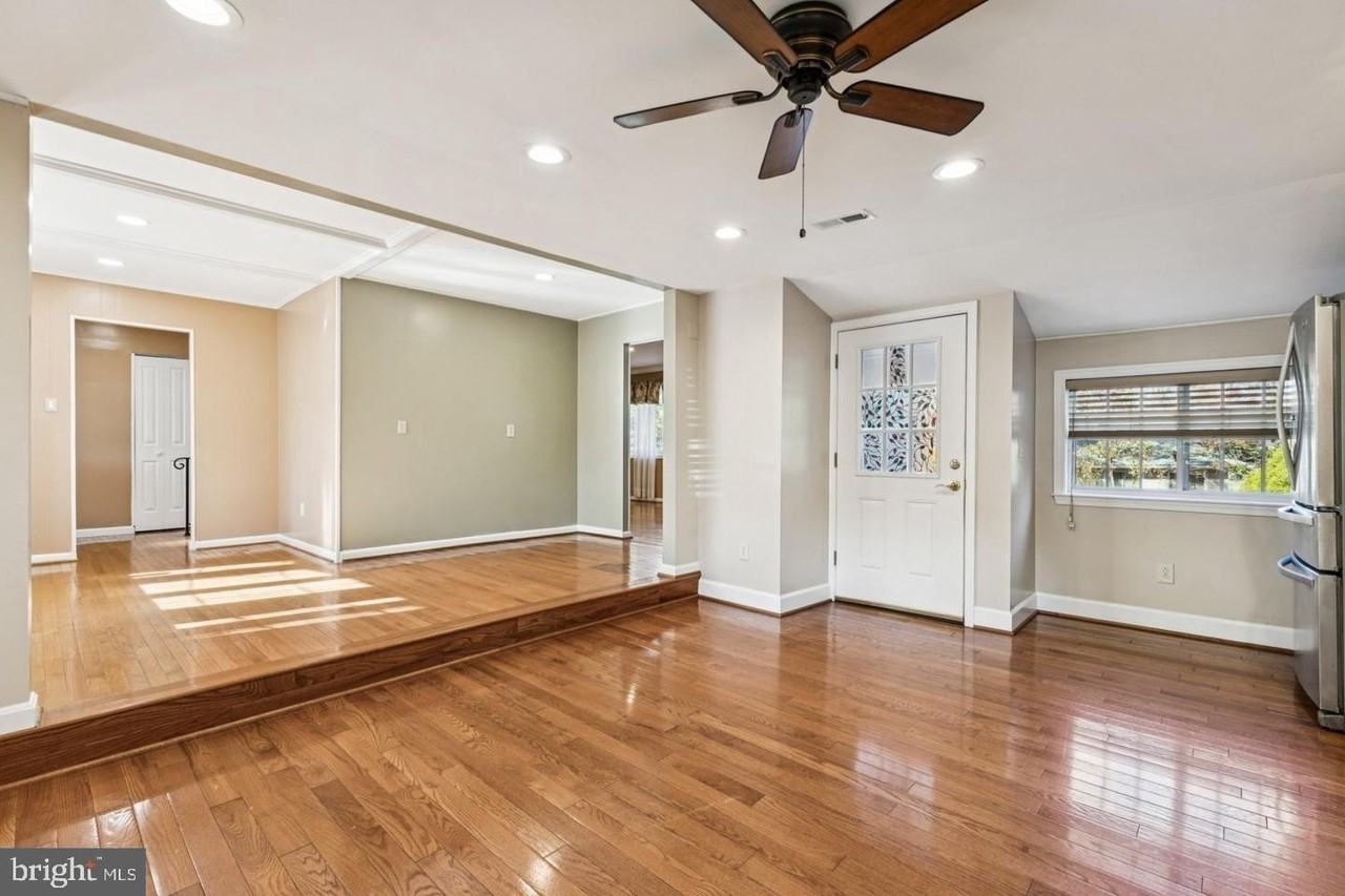 7714 Arlen St - Photo 5 of 24