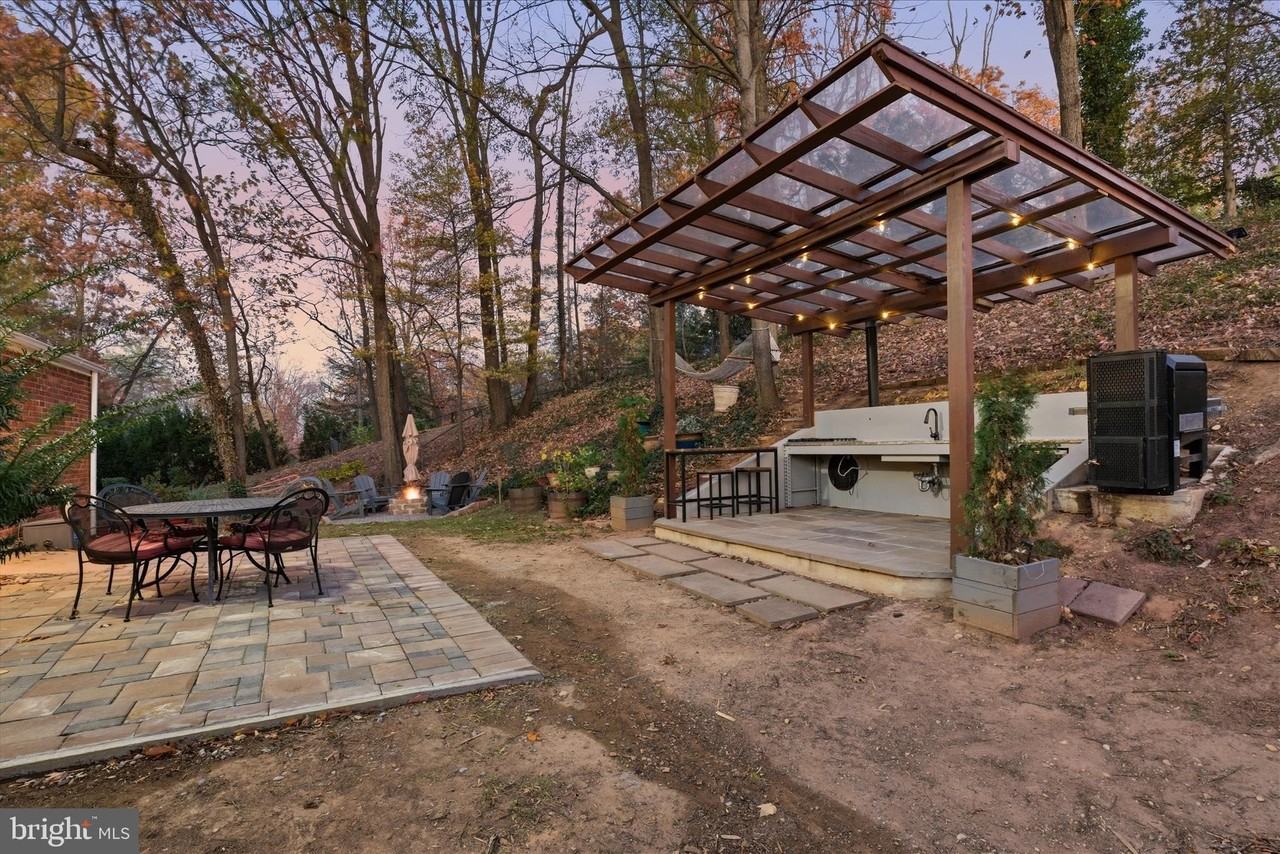 7203 Arthur Dr - Photo 4 of 50