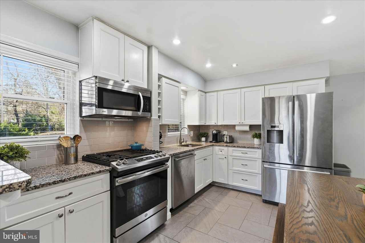 7203 Arthur Dr - Photo 5 of 50