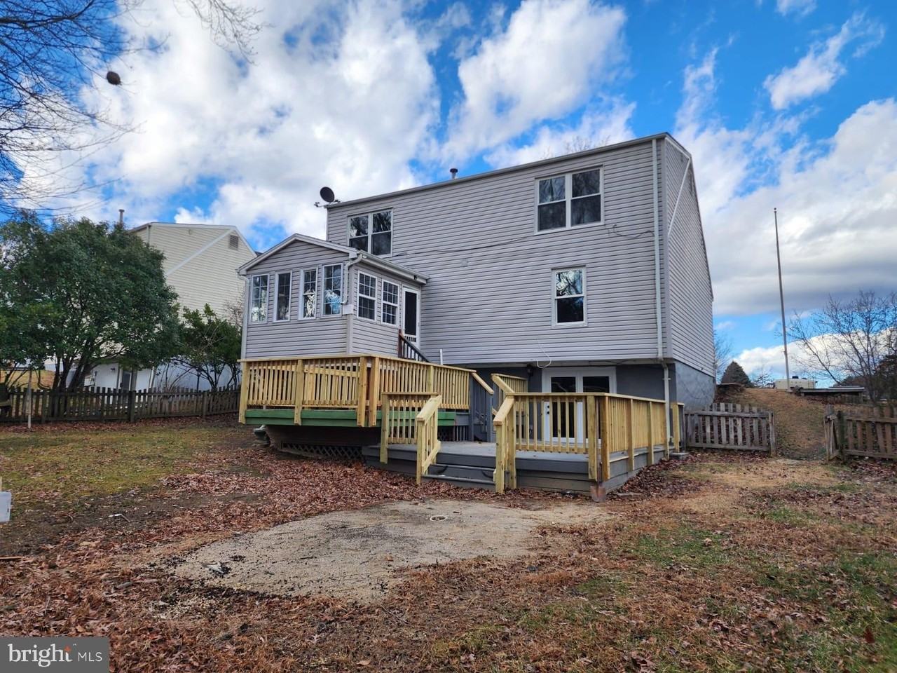 5625 Reardon Ln - Photo 6 of 41