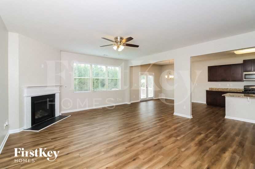 106 Woodbridge Trl - Photo 2 of 15