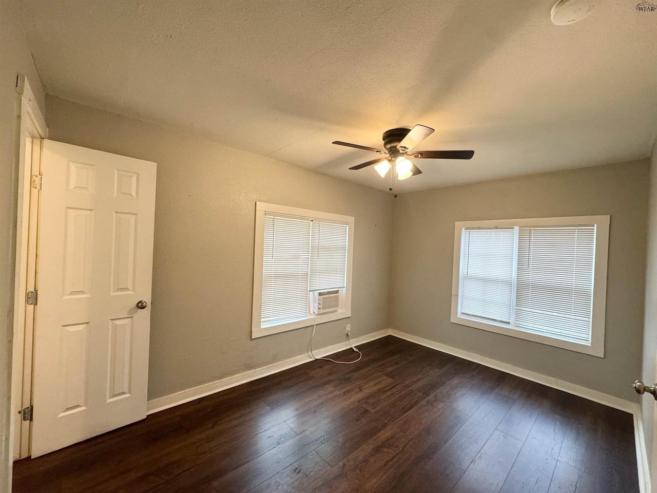 1202 Austin St #D - Photo 2 of 9