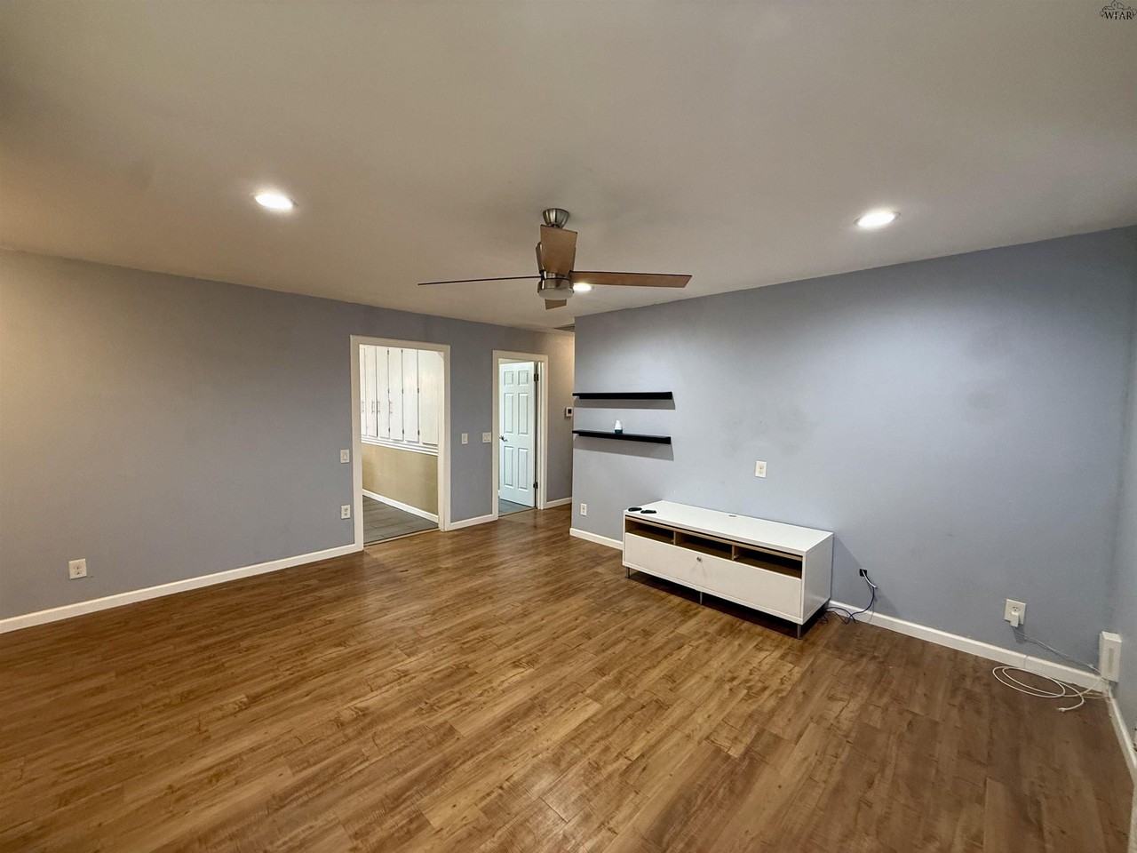 2101 Jones St - Photo 4 of 18