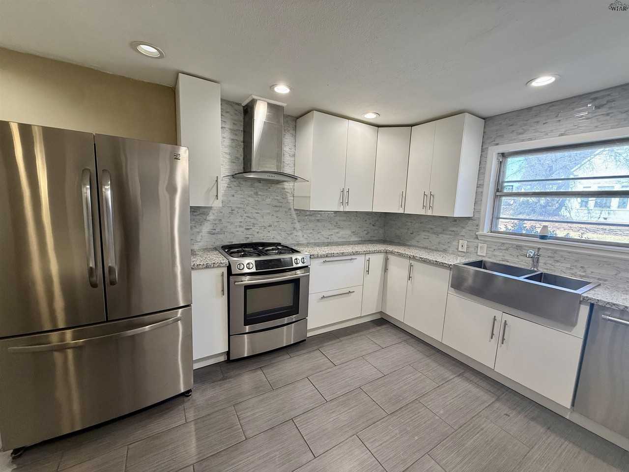 2101 Jones St - Photo 6 of 18