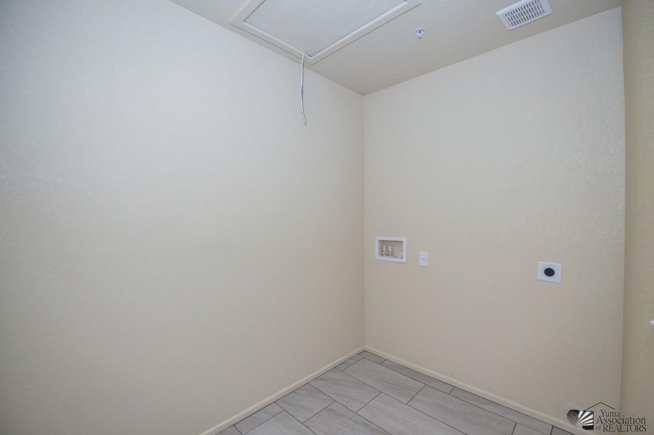 7387 E 39th St - Photo 7 of 15