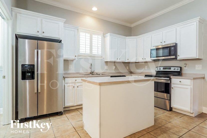 3515 Timberlake Dr - Photo 5 of 15