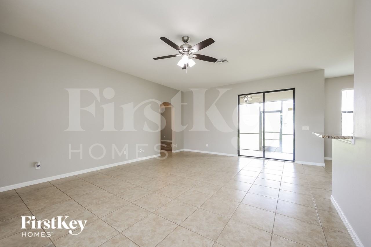 2220 Sw 3rd Ave - Photo 3 of 16