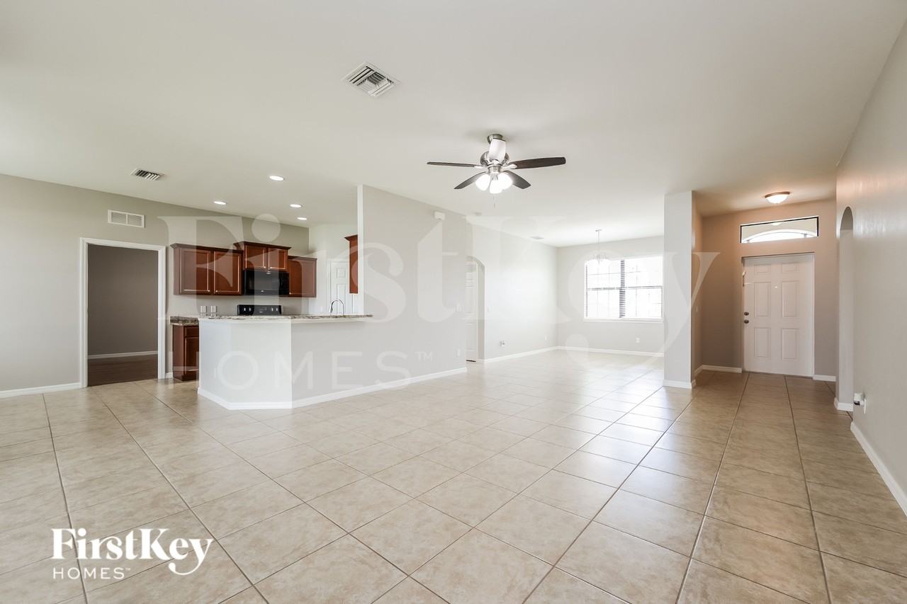 2220 Sw 3rd Ave - Photo 4 of 16