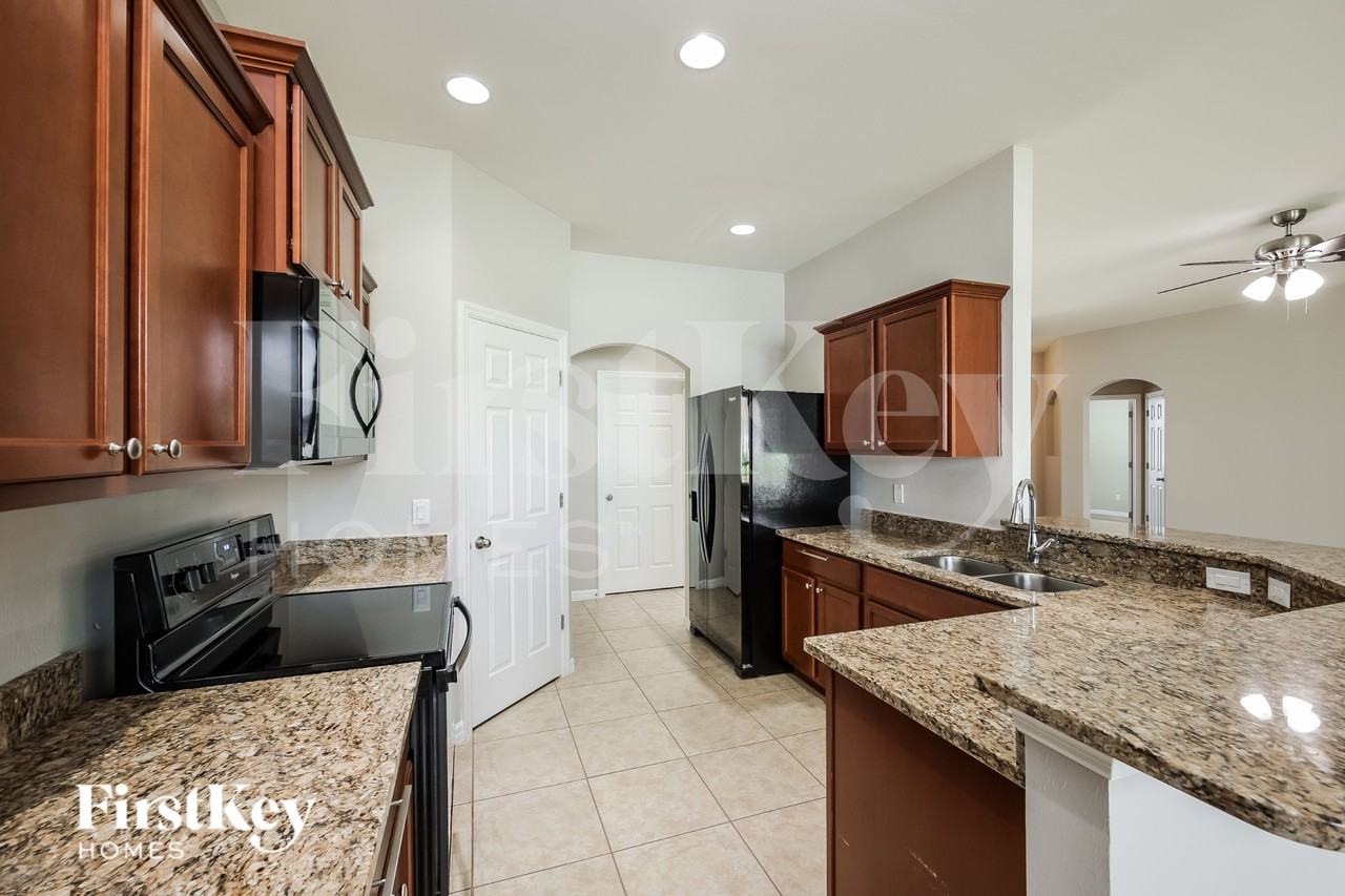 2220 Sw 3rd Ave - Photo 6 of 16