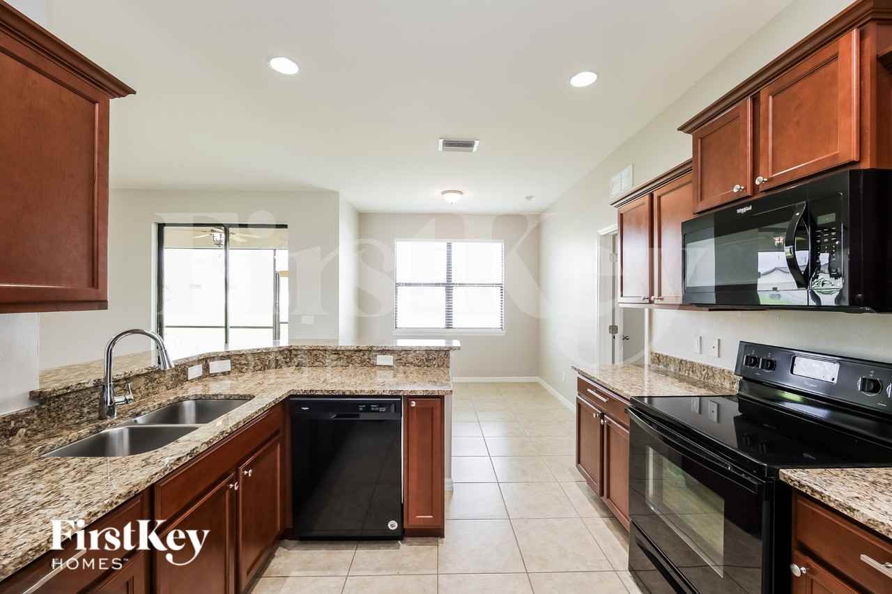 2220 Sw 3rd Ave - Photo 7 of 16