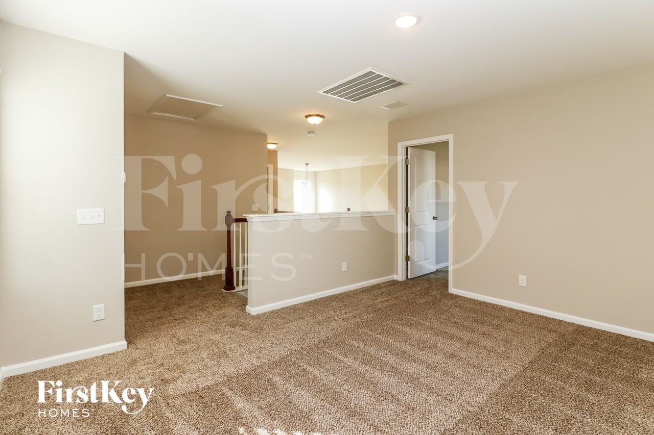 326 Silverleaf Ln - Photo 2 of 15