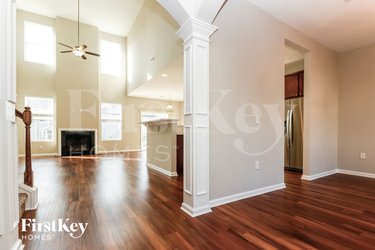 326 Silverleaf Ln - Photo 4 of 15