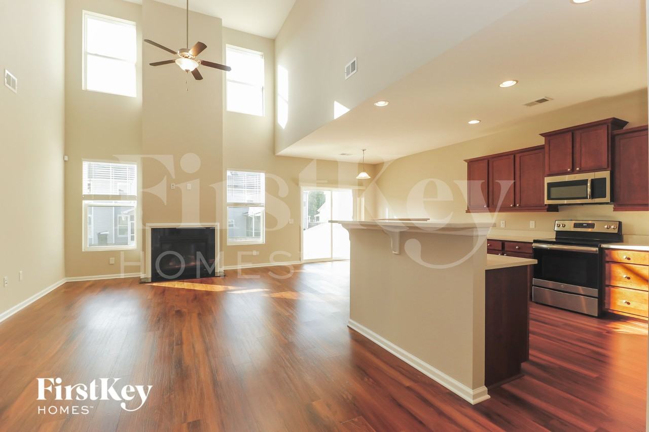 326 Silverleaf Ln - Photo 5 of 15