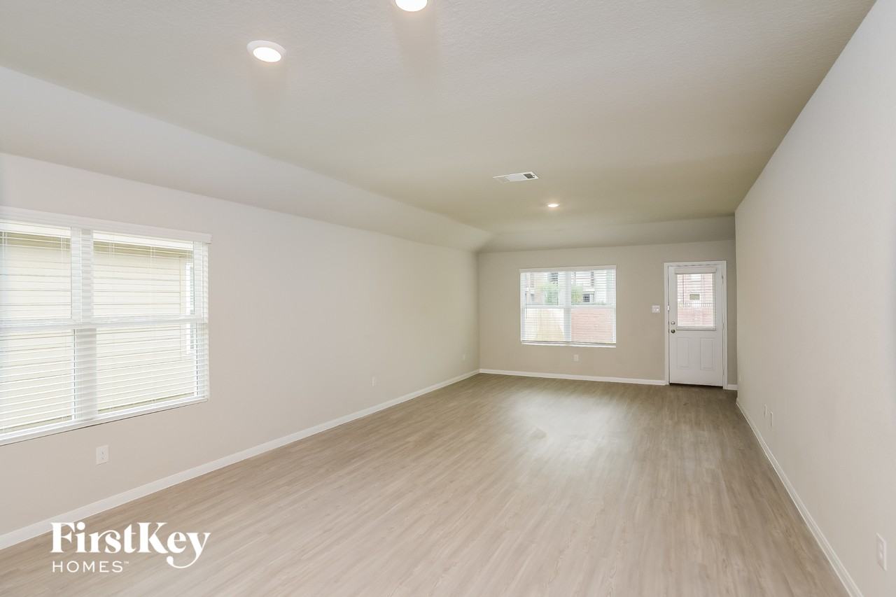 1807 Morse Way - Photo 2 of 15