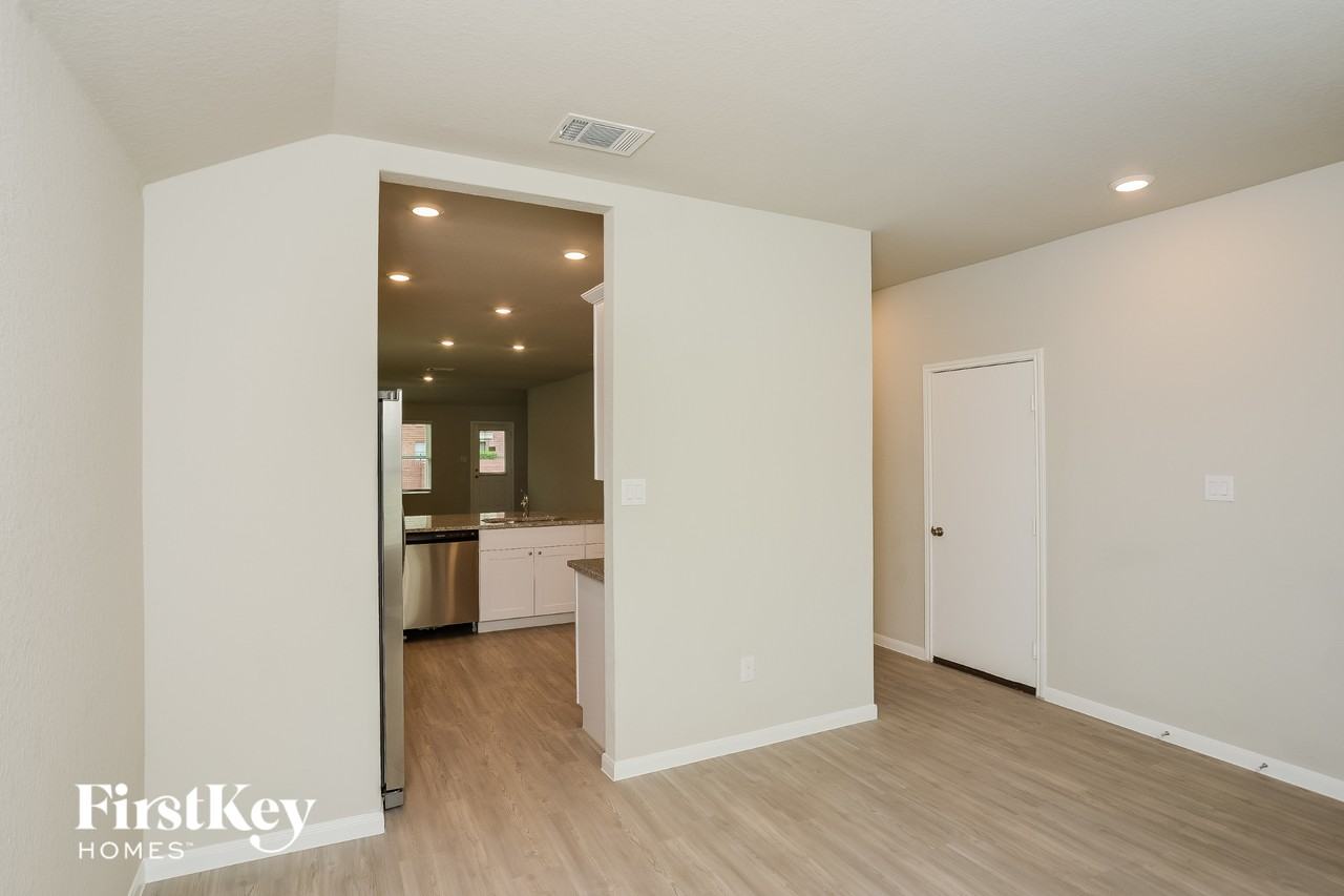 1807 Morse Way - Photo 4 of 15