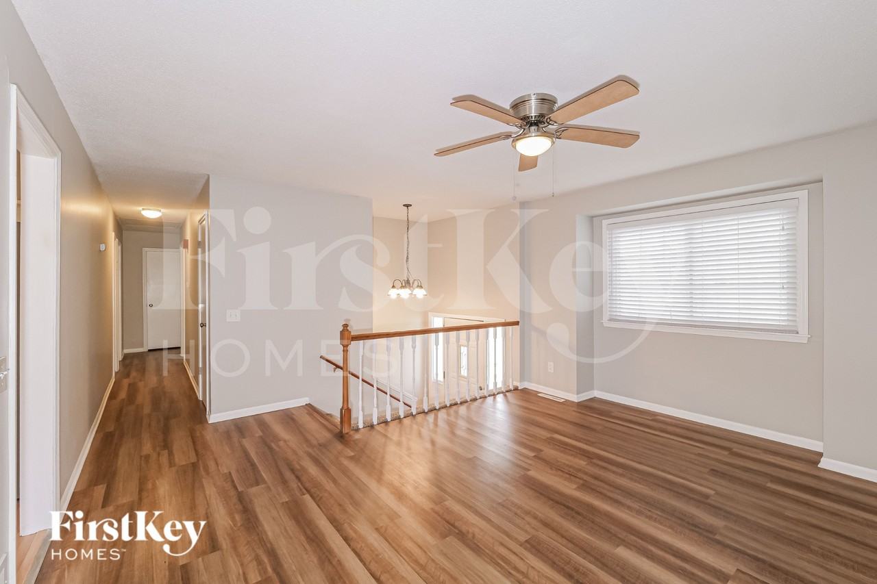 9951 Parkhill St - Photo 2 of 19