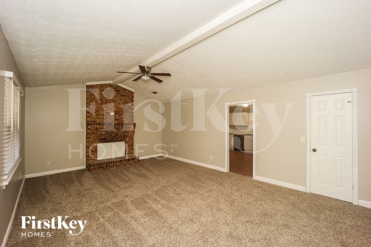 5008 Springtree Ct - Photo 2 of 19