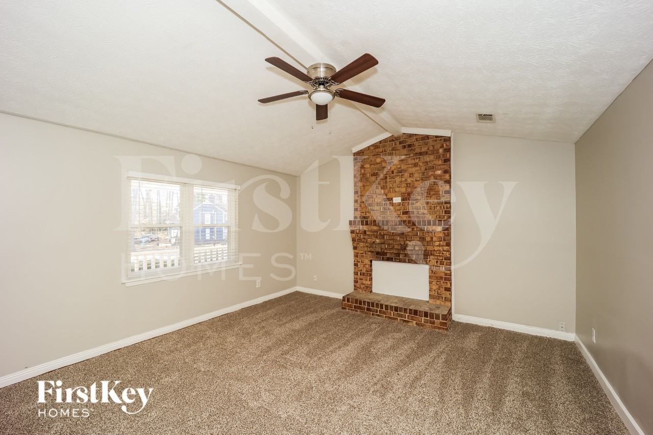 5008 Springtree Ct - Photo 3 of 19