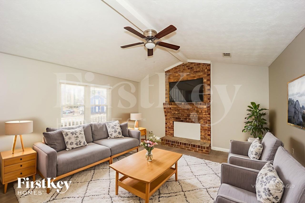 5008 Springtree Ct - Photo 4 of 19