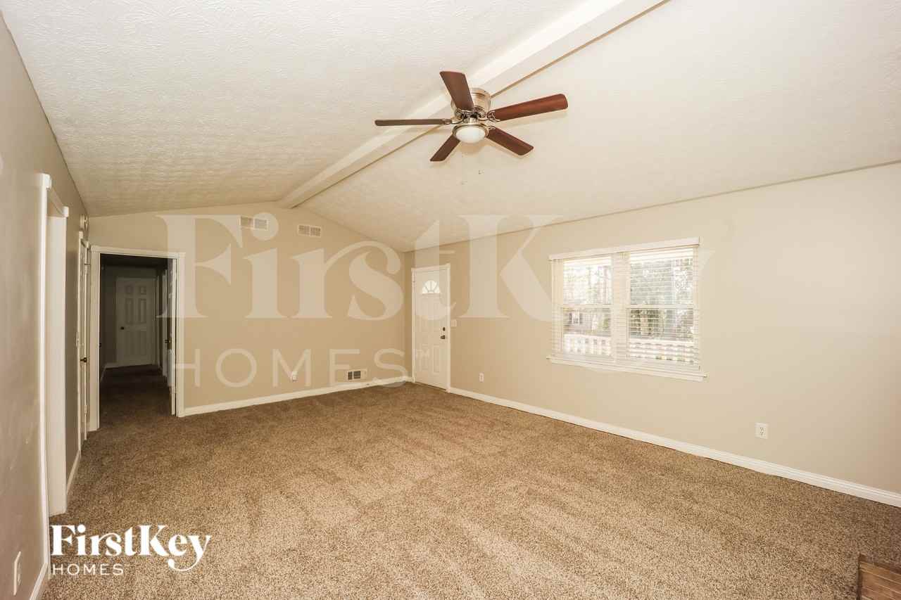 5008 Springtree Ct - Photo 5 of 19