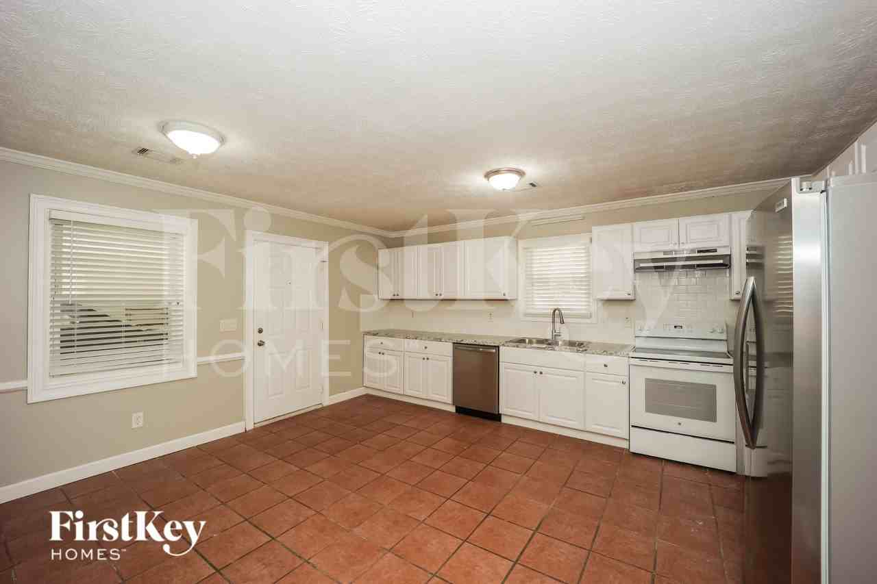 5008 Springtree Ct - Photo 6 of 19