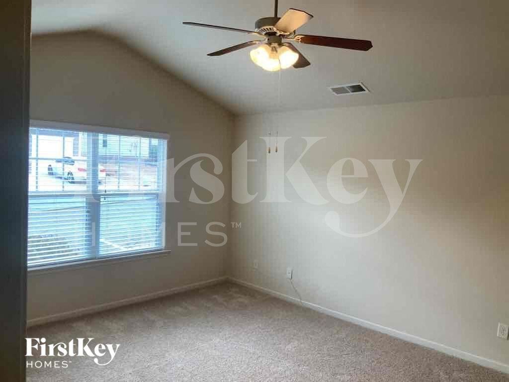 436 Parkstone Dr - Photo 5 of 15