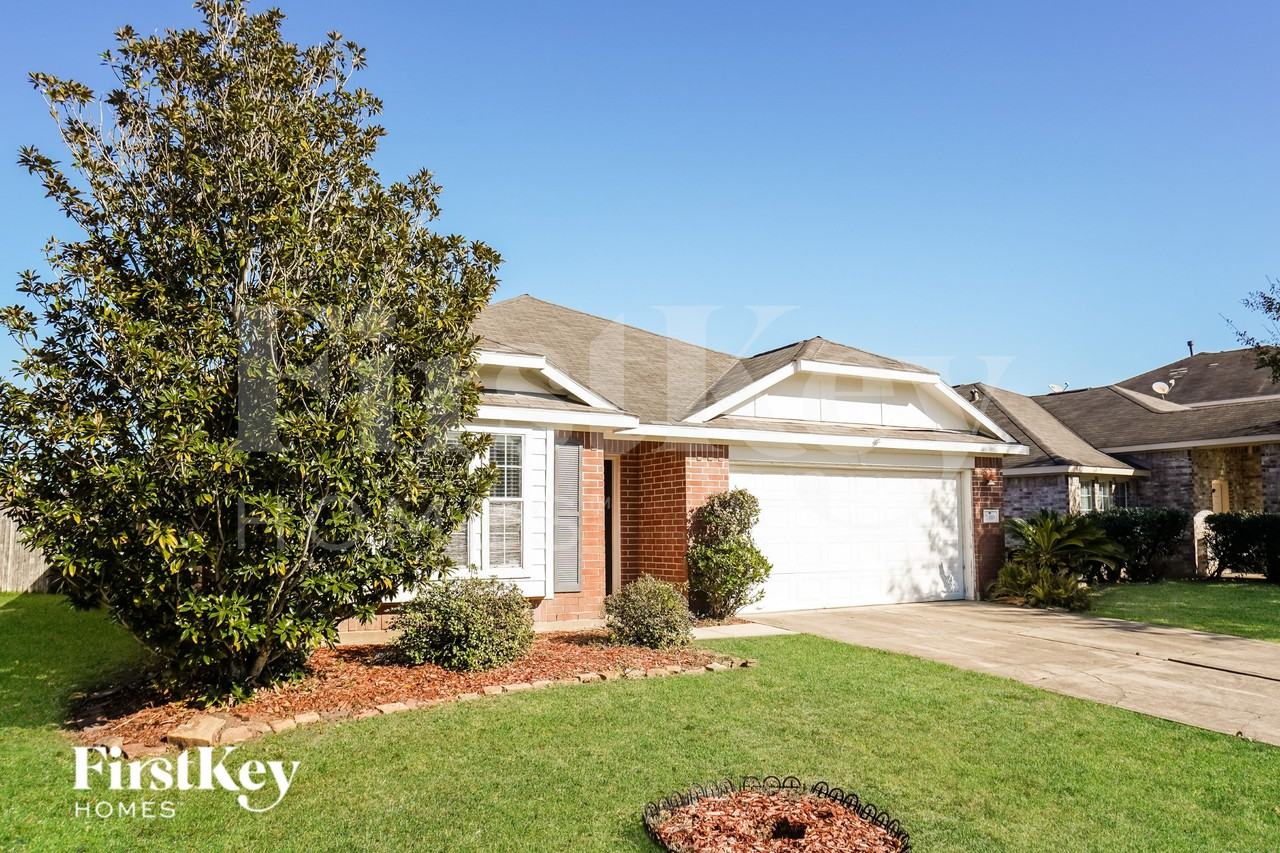 2410 Hawthorne Brook Ln - Photo 2 of 19