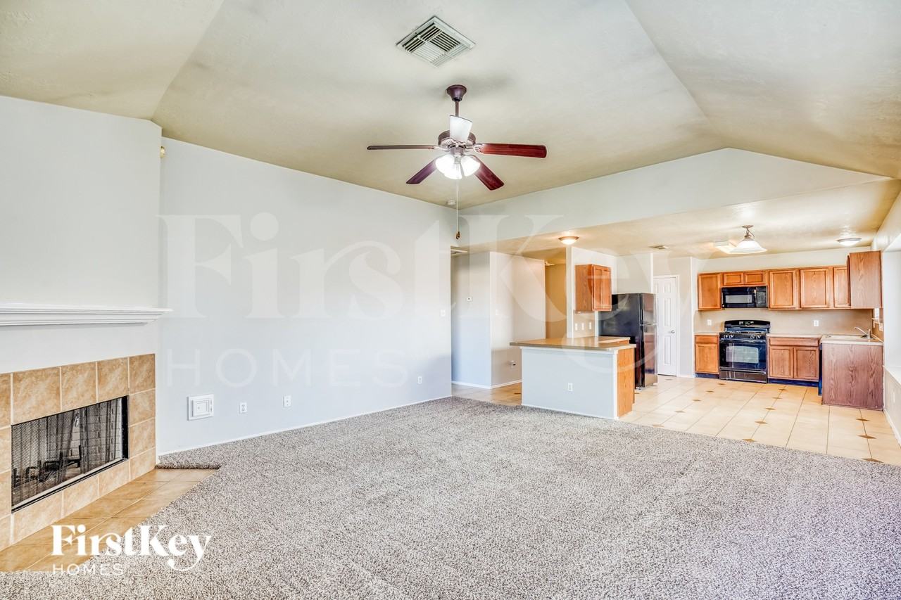 2410 Hawthorne Brook Ln - Photo 3 of 19