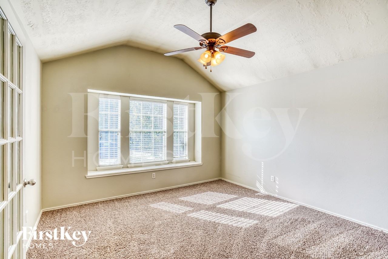 2410 Hawthorne Brook Ln - Photo 4 of 19