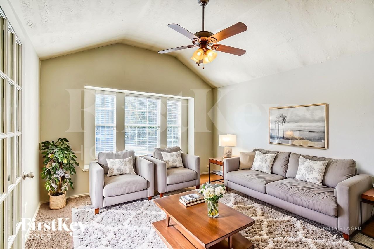 2410 Hawthorne Brook Ln - Photo 5 of 19